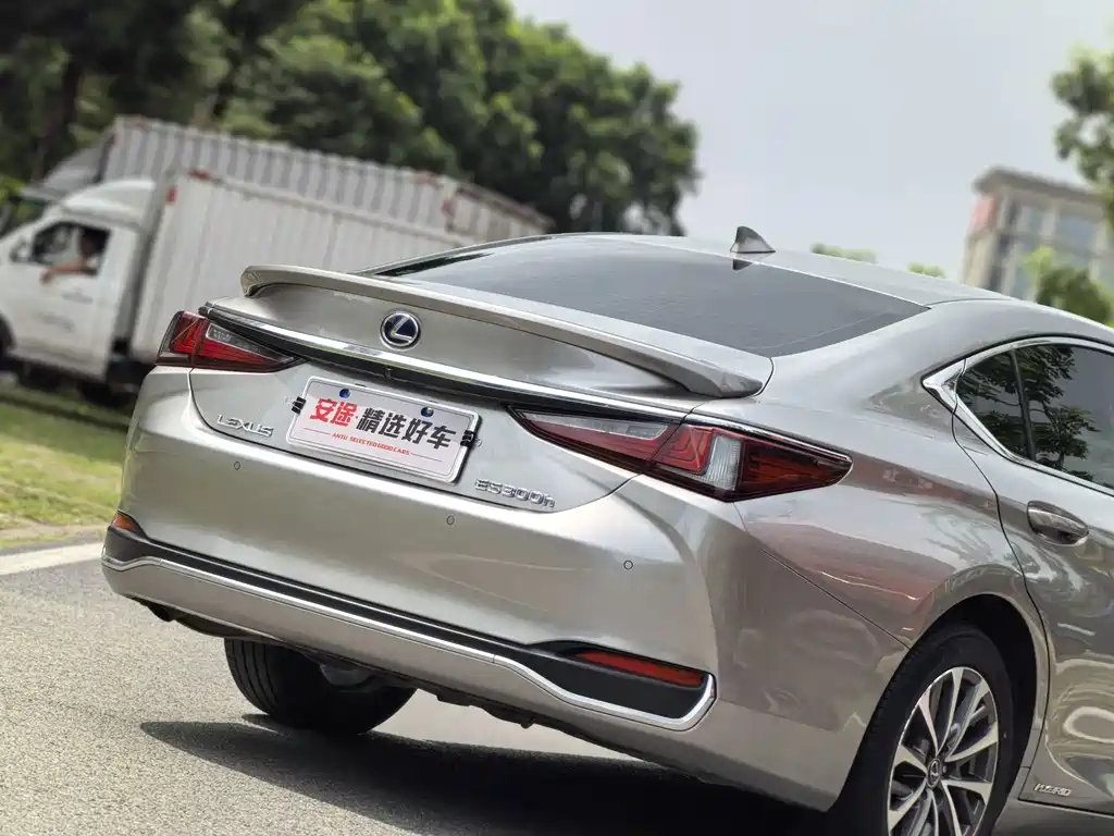 Lexus ES — миниатюра 6