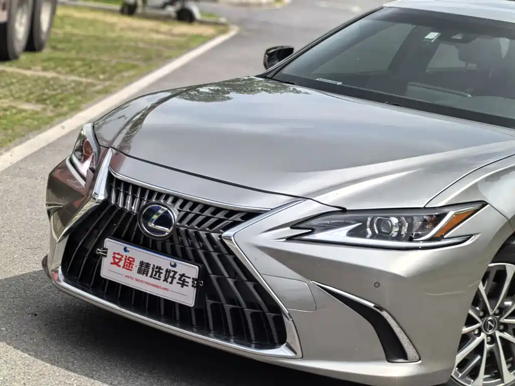 Lexus ES — миниатюра 5