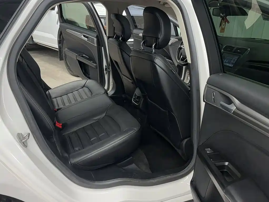 Ford Mondeo — миниатюра 2