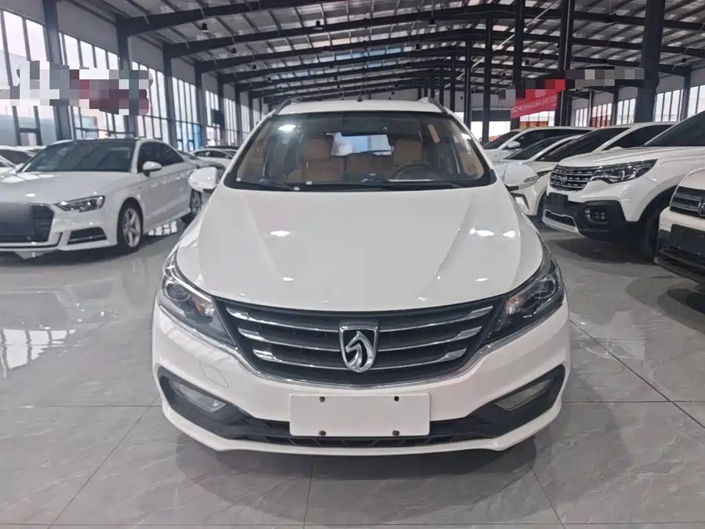Baojun 310W — миниатюра 3