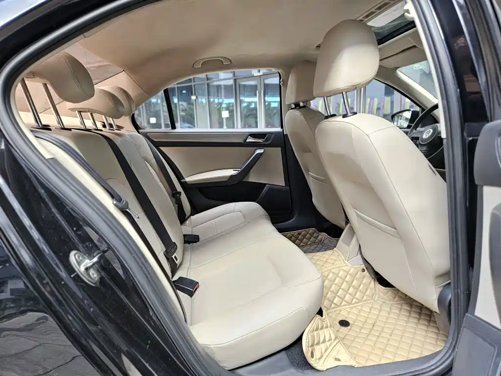 Volkswagen Santana — миниатюра 6