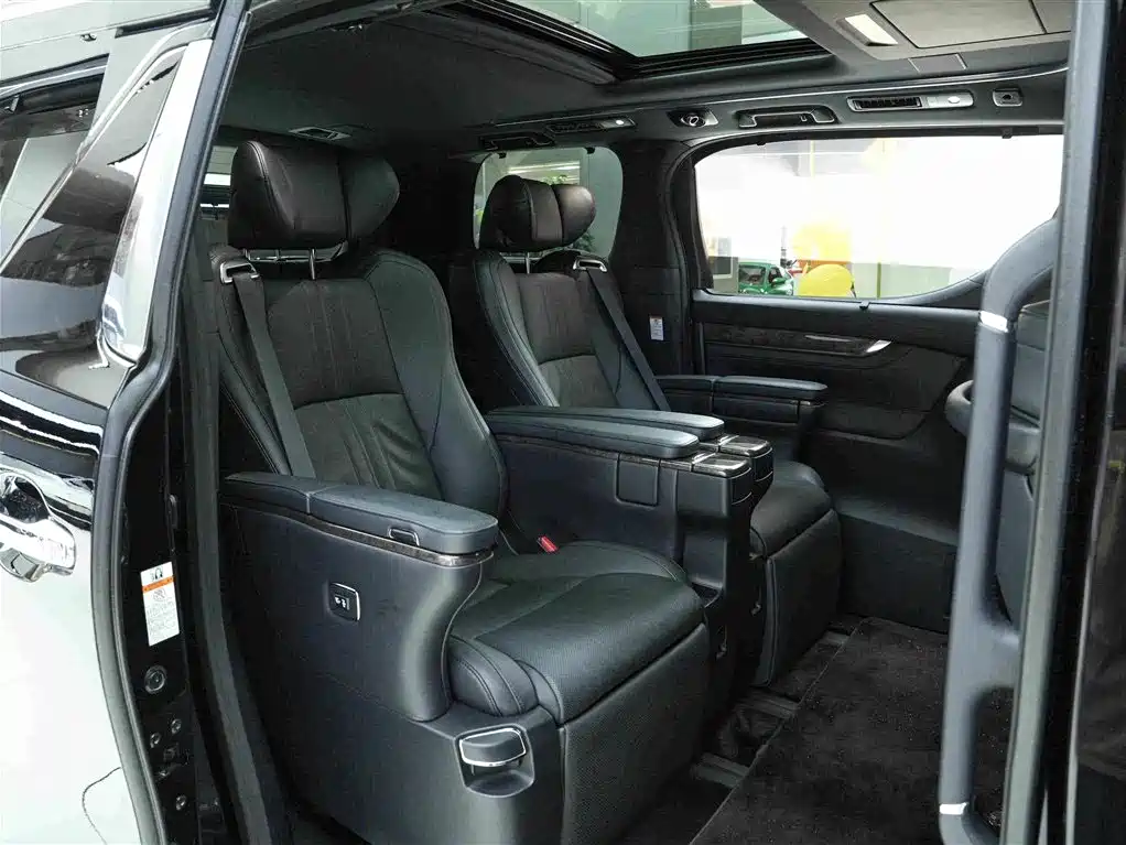 Toyota Alphard — миниатюра 13