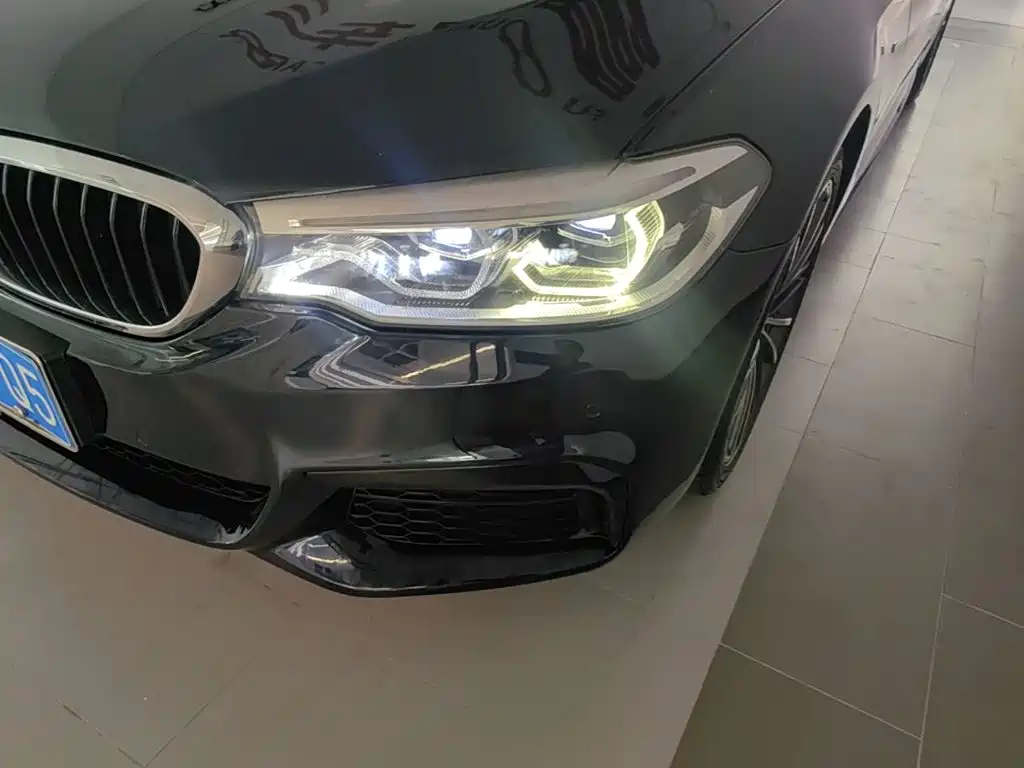 BMW 5 Series — миниатюра 24