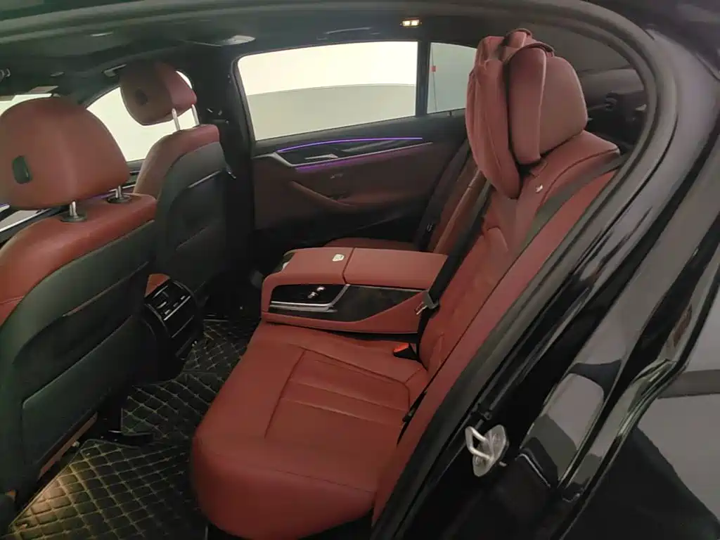 BMW 5 Series — миниатюра 17