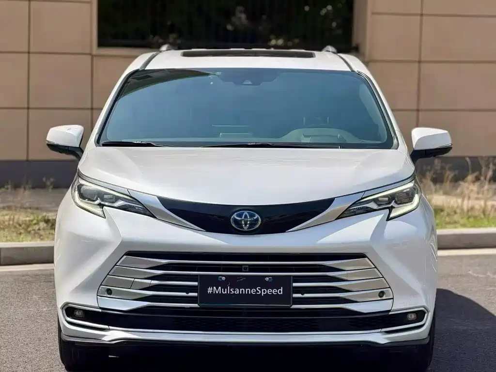 Toyota Sienna — миниатюра 2
