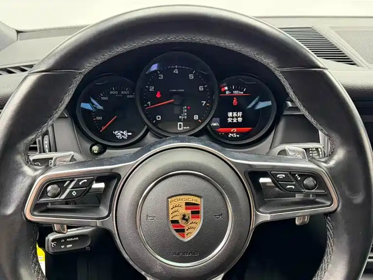 Porsche Macan — миниатюра 15