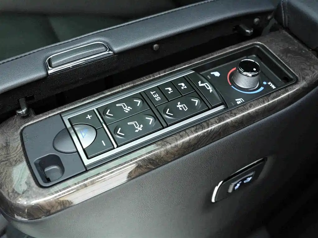 Toyota Alphard — миниатюра 19
