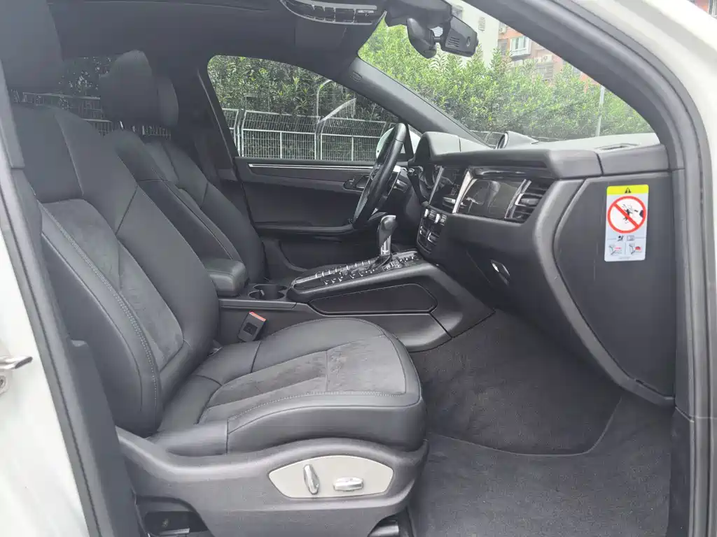 Porsche Macan — миниатюра 13