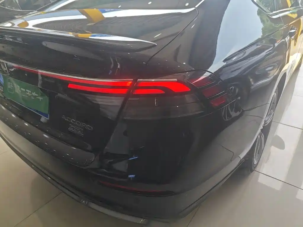 Honda Accord — миниатюра 8