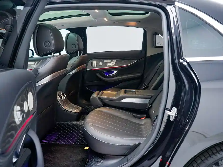 Mercedes-Benz E-Class — миниатюра 6