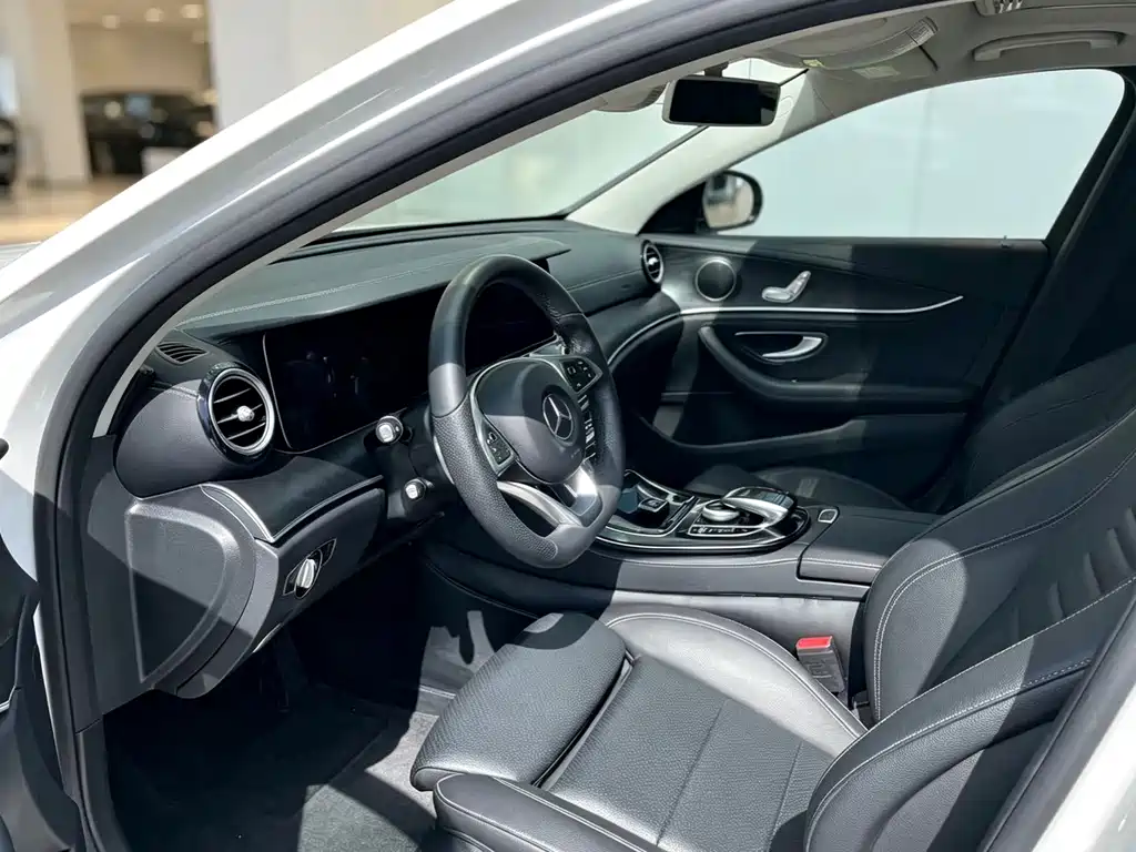 Mercedes-Benz E-Class — миниатюра 6