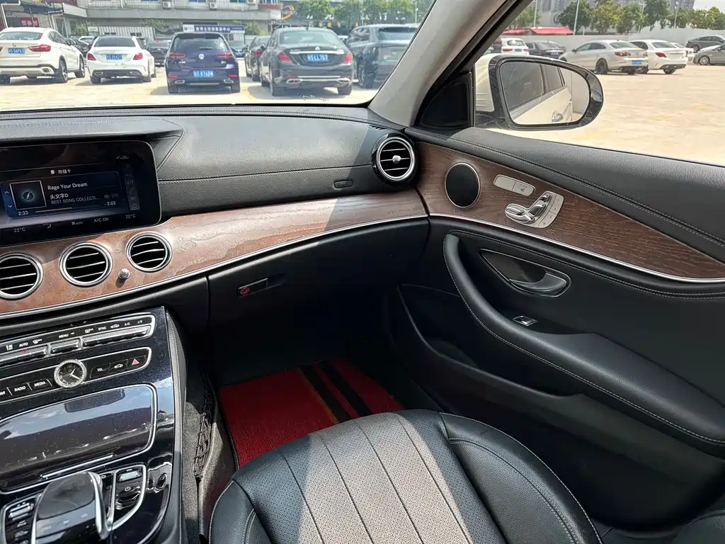 Mercedes-Benz E-Class — миниатюра 14