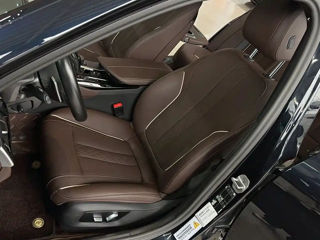 BMW 5 Series — миниатюра 12