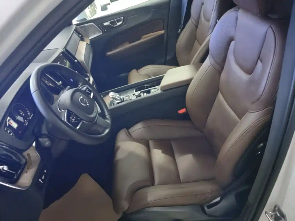 Volvo XC60 PHEV — миниатюра 15