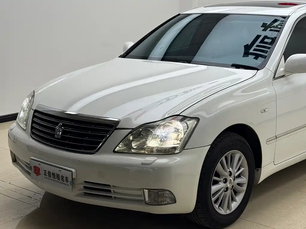 Toyota Crown — миниатюра 7