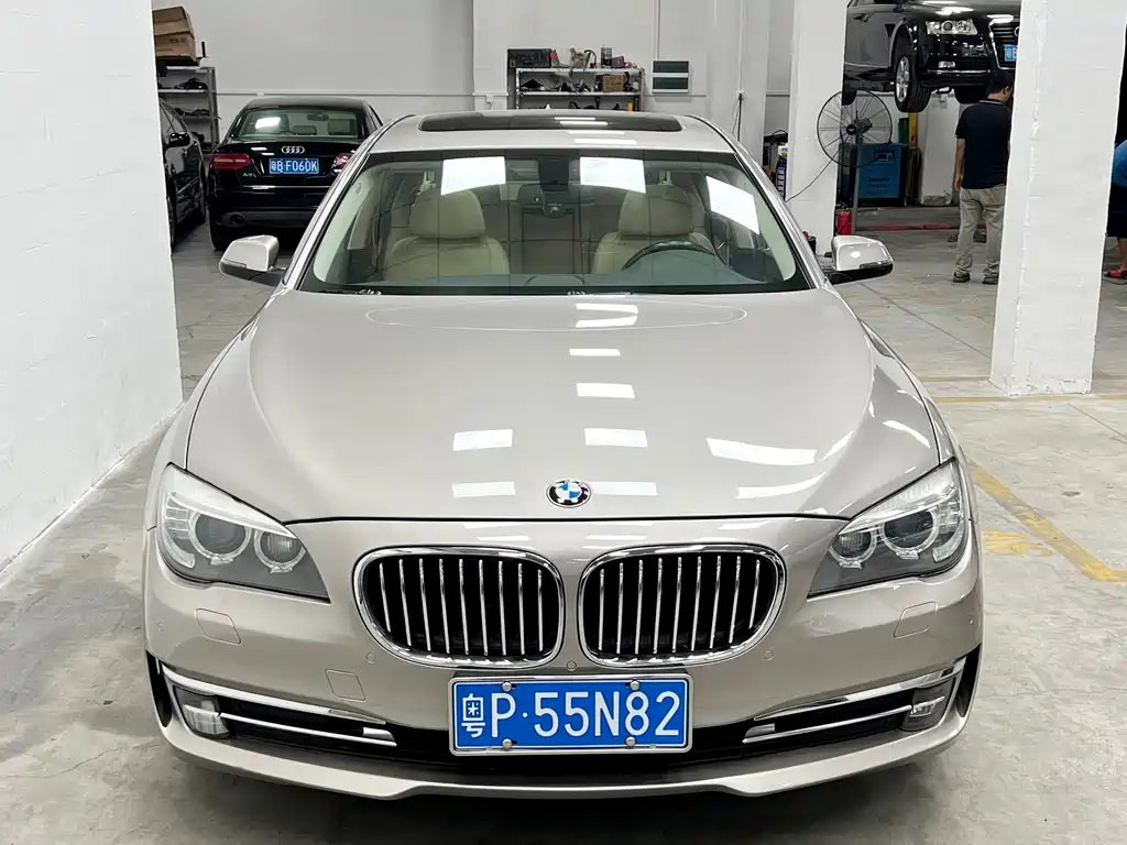 BMW 7 Series — миниатюра 2