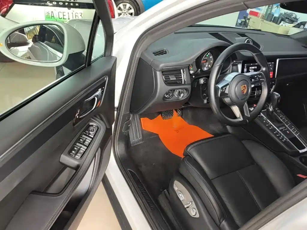 Porsche Macan — миниатюра 16