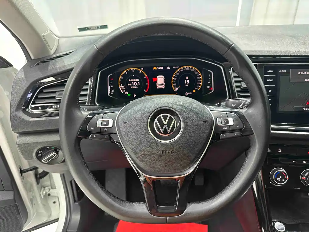 Volkswagen T-Roc — миниатюра 10