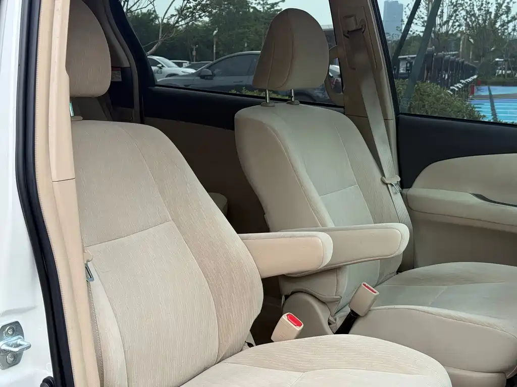 Toyota Previa — миниатюра 16
