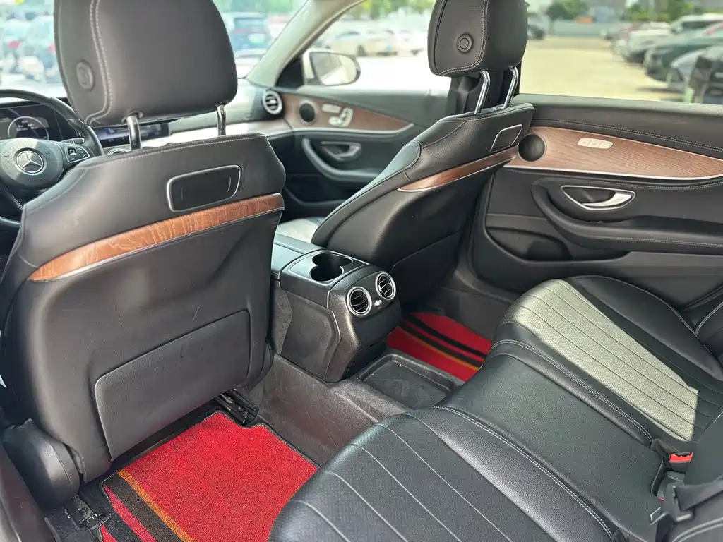 Mercedes-Benz E-Class — миниатюра 9