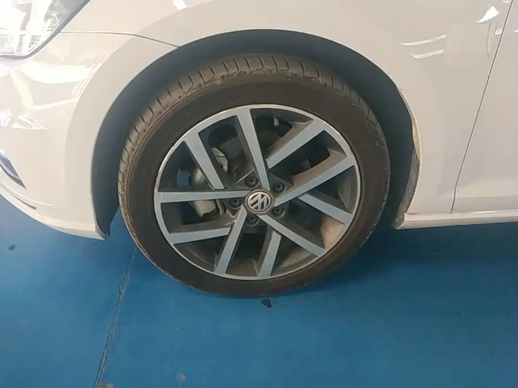 Volkswagen Golf — миниатюра 23