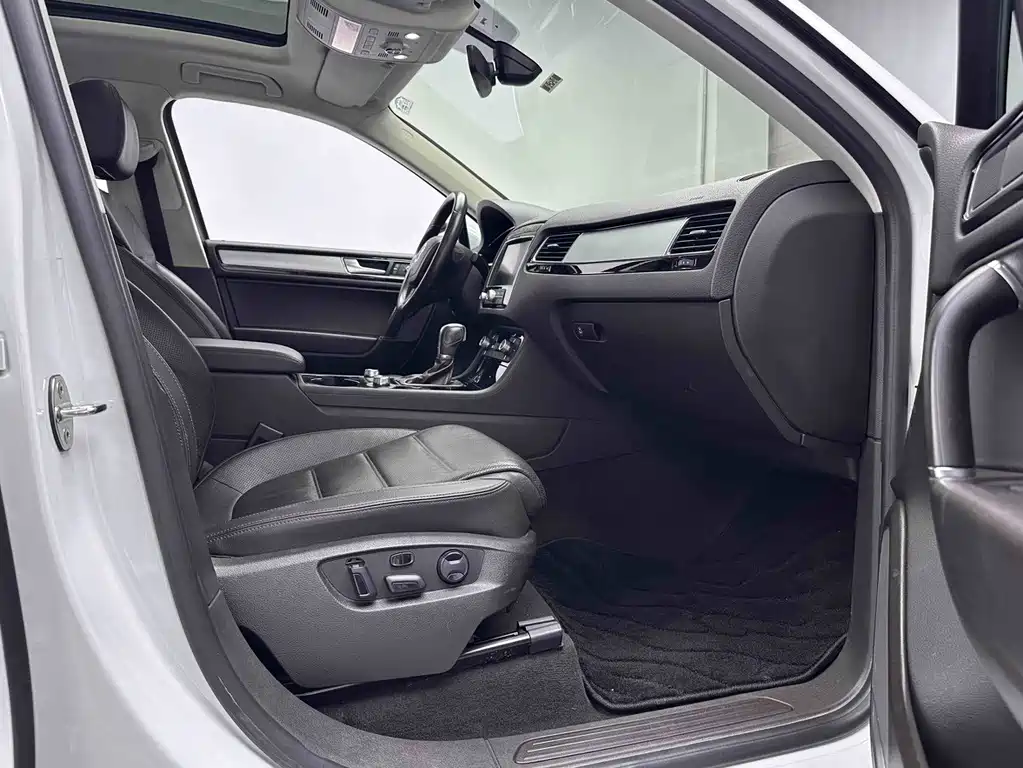 Volkswagen Touareg — миниатюра 8