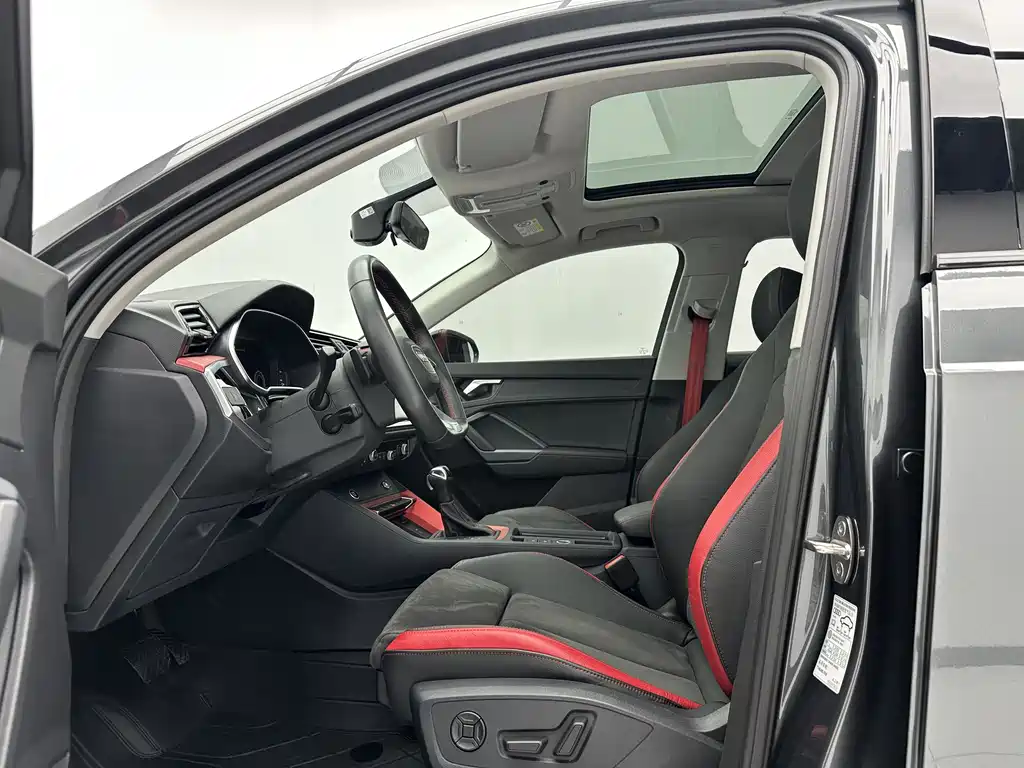 Audi Q3 2023 35 TFSI Fashion (1.4T)