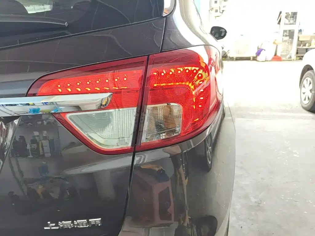 Buick Envision Plus — миниатюра 8