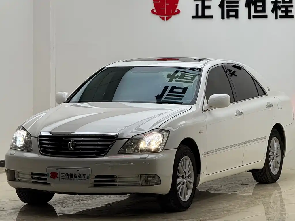 Toyota Crown — миниатюра 3