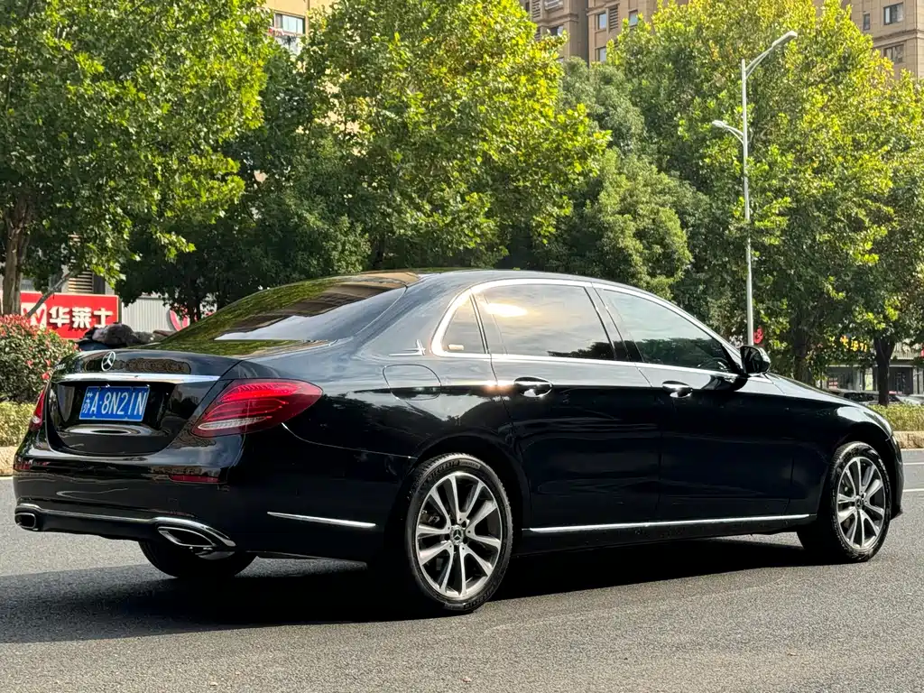 Mercedes-Benz E-Class — миниатюра 3