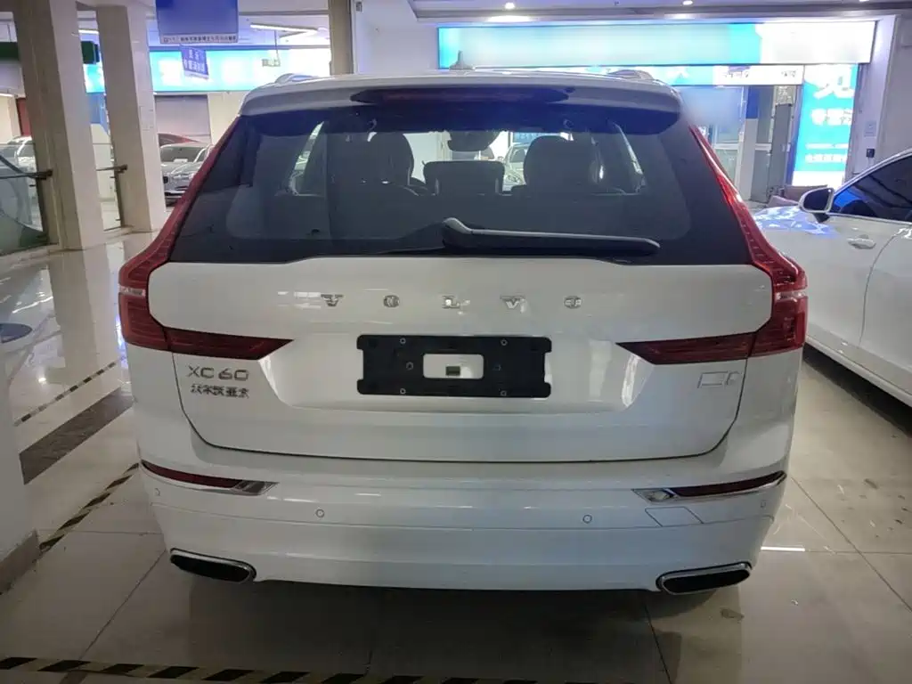 Volvo XC60 PHEV — миниатюра 6
