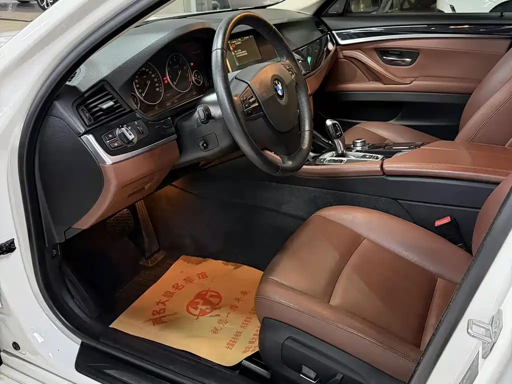 BMW 5 Series — миниатюра 4
