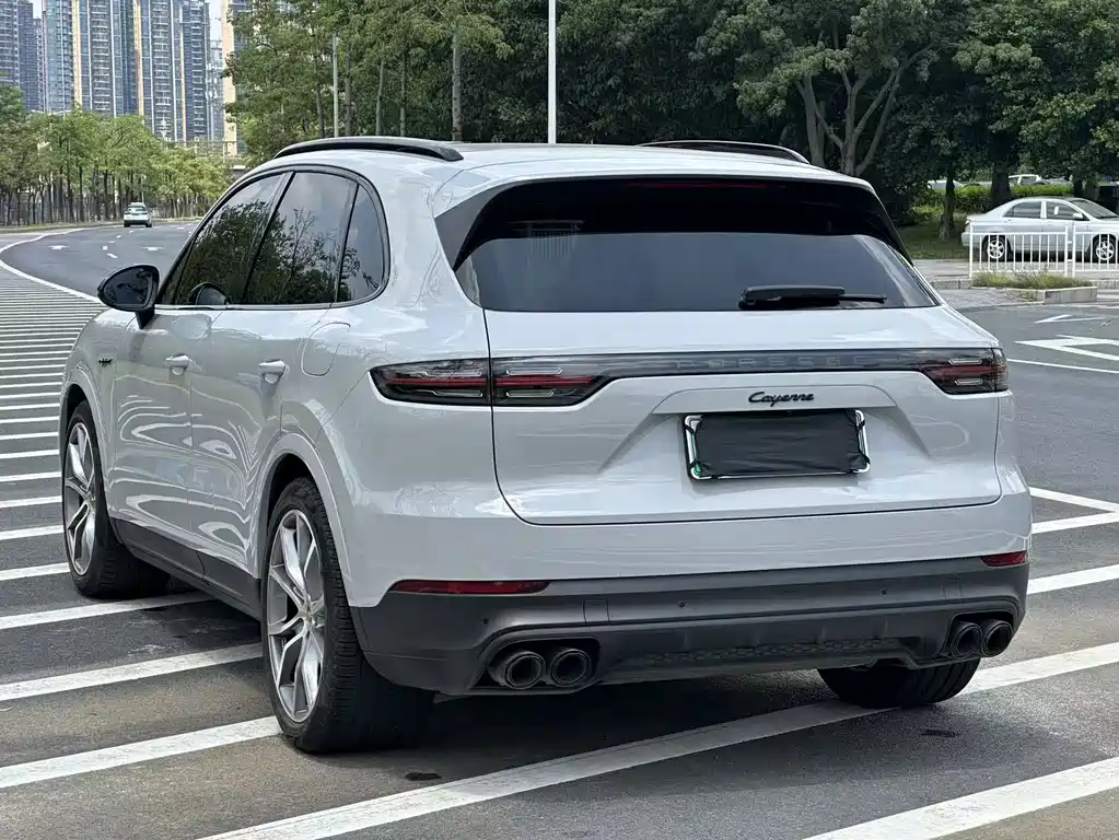 Porsche Cayenne Hybrid — миниатюра 8