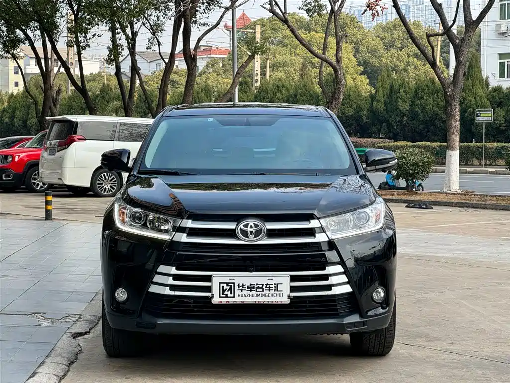 TOYOTA HIGHLANDER