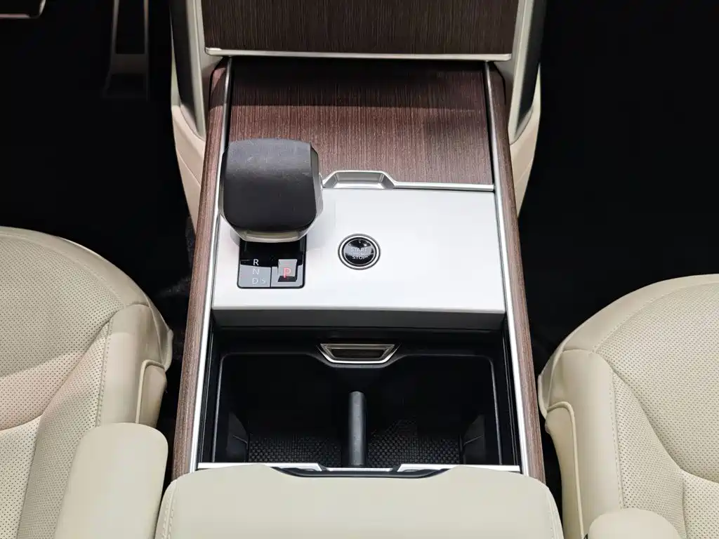 Land Rover Range Rover — миниатюра 16