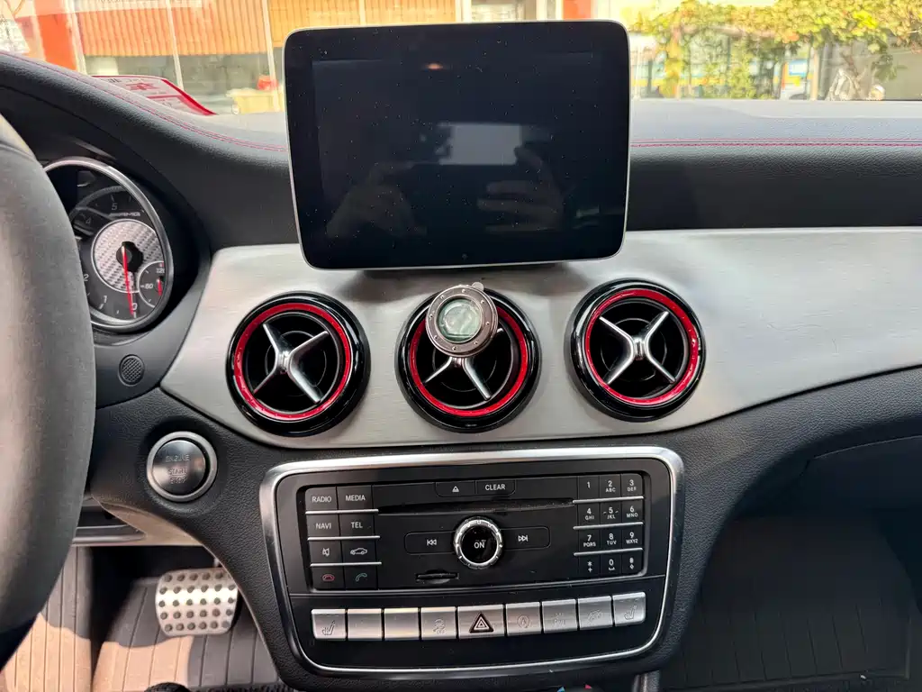 Mercedes-Benz CLA AMG — миниатюра 8