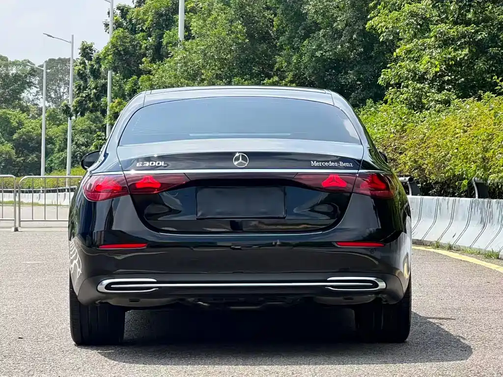 Mercedes-Benz E-Class — миниатюра 15