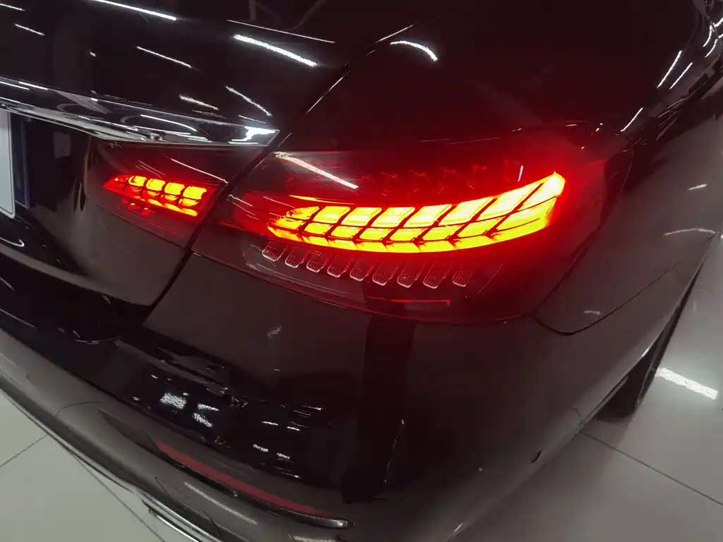 Mercedes-Benz E-Class — миниатюра 23