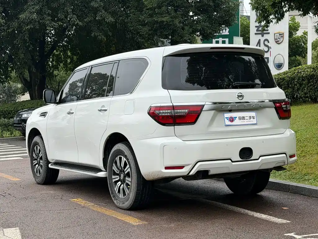 Nissan Patrol — миниатюра 4
