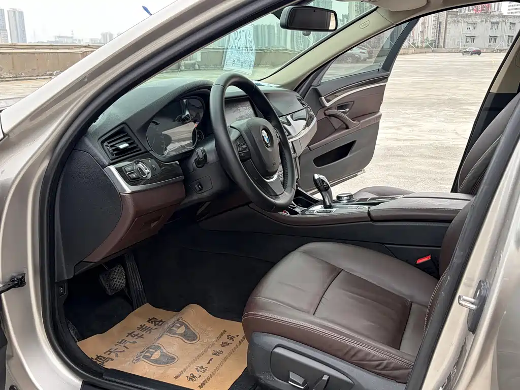 BMW 5 Series — миниатюра 8
