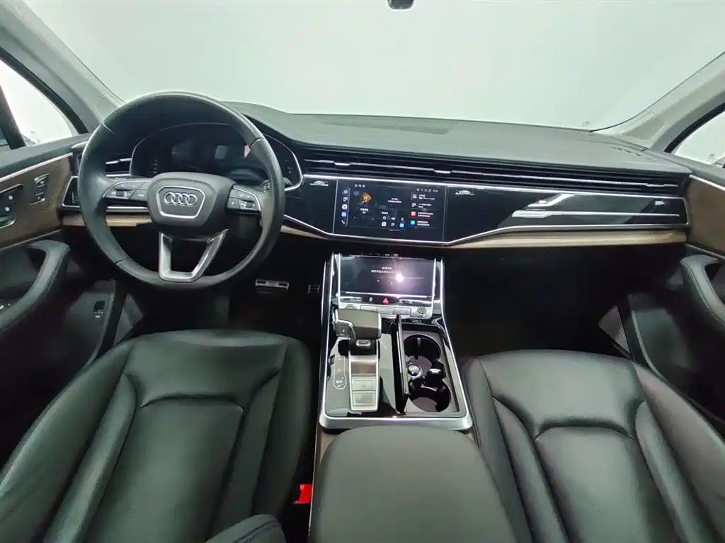 Audi Q7 2023 45 TFSI quattro S line Sport