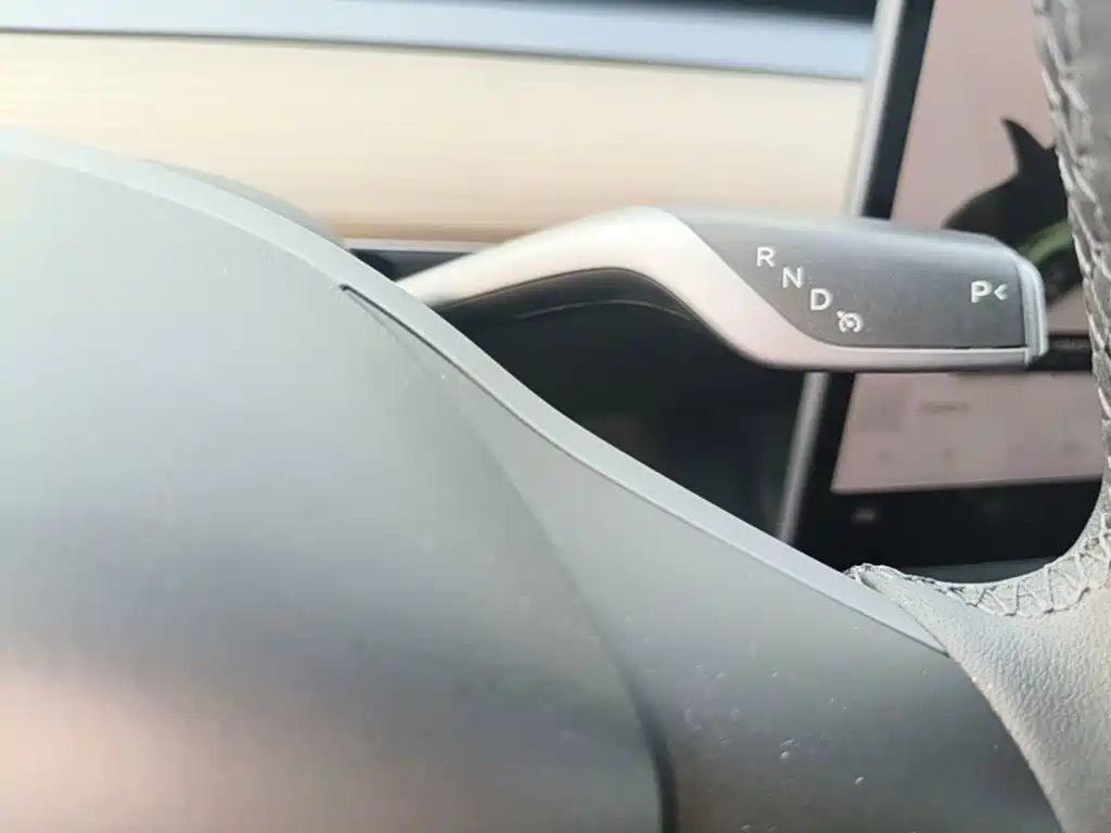 Tesla Model Y — миниатюра 14