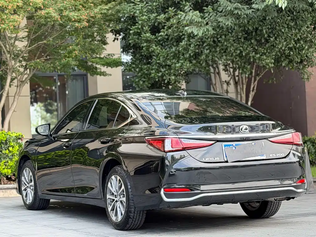 Lexus ES 2023 200