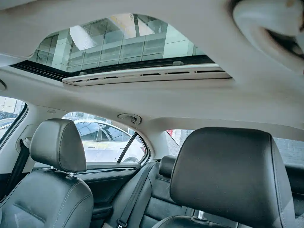 Volkswagen Sagitar — миниатюра 6