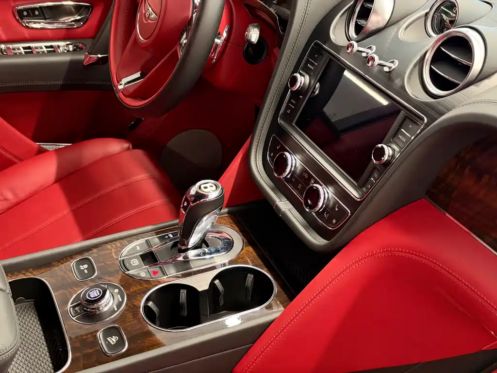 Bentley Bentayga — миниатюра 12