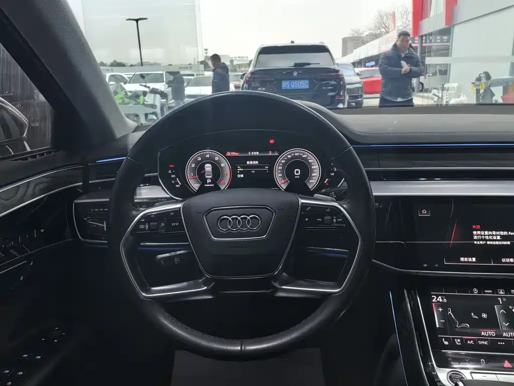AUDI A8