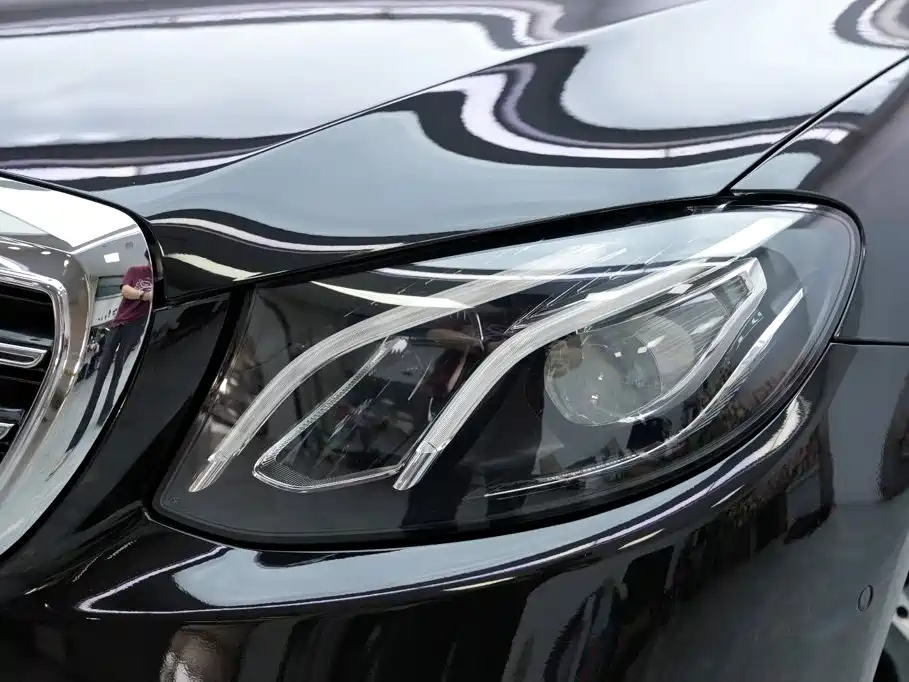 Mercedes-Benz E-Class — миниатюра 2