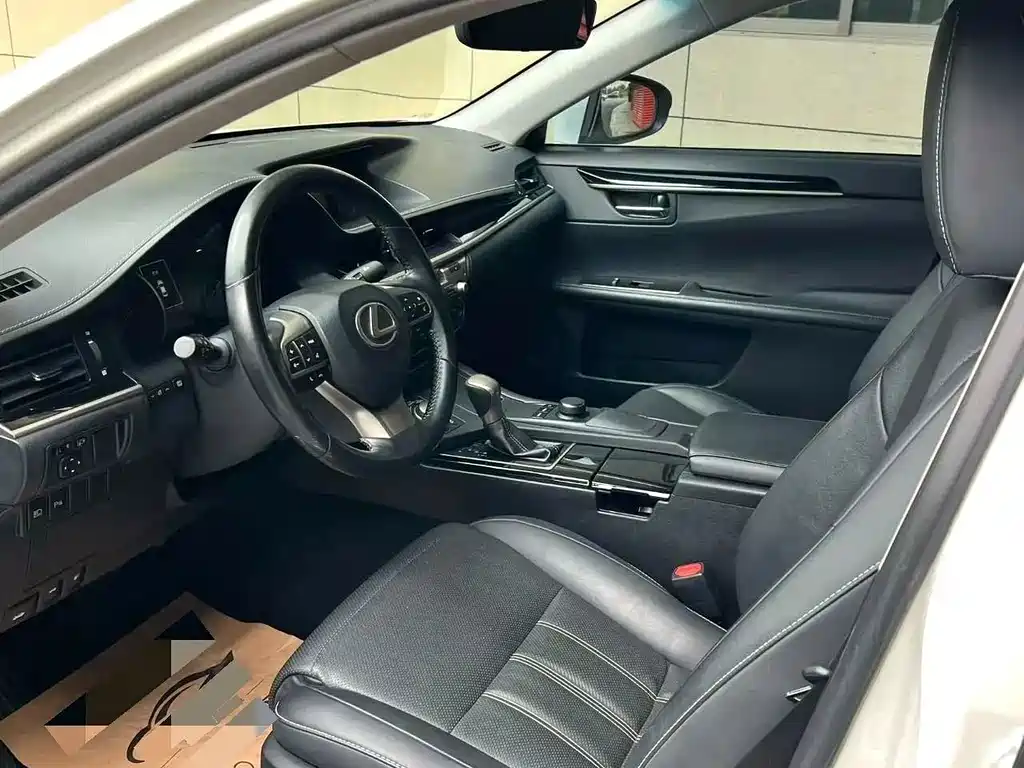 Lexus ES — миниатюра 8