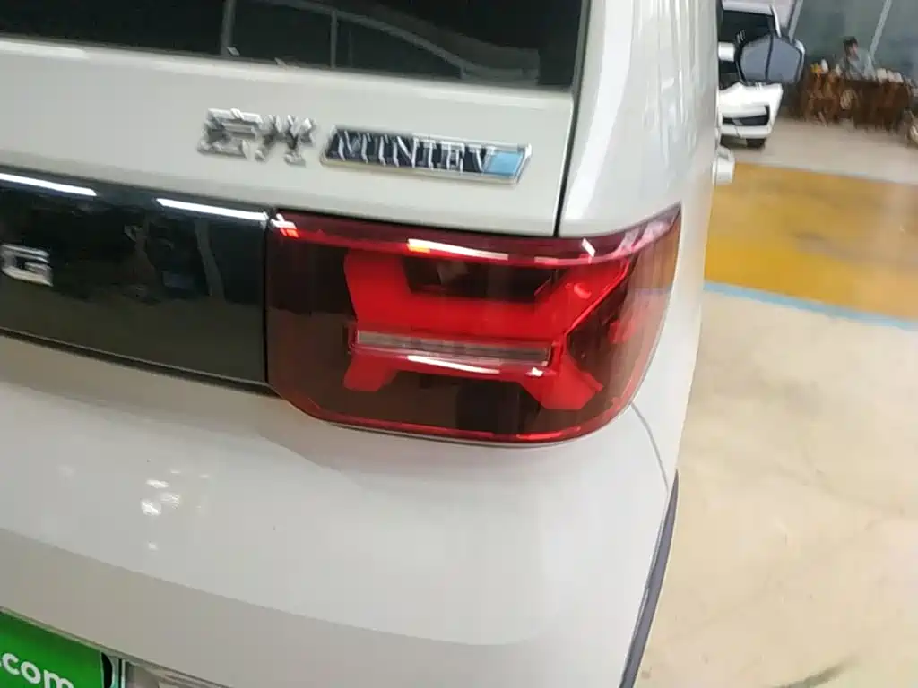 Wuling MINIEV — миниатюра 8