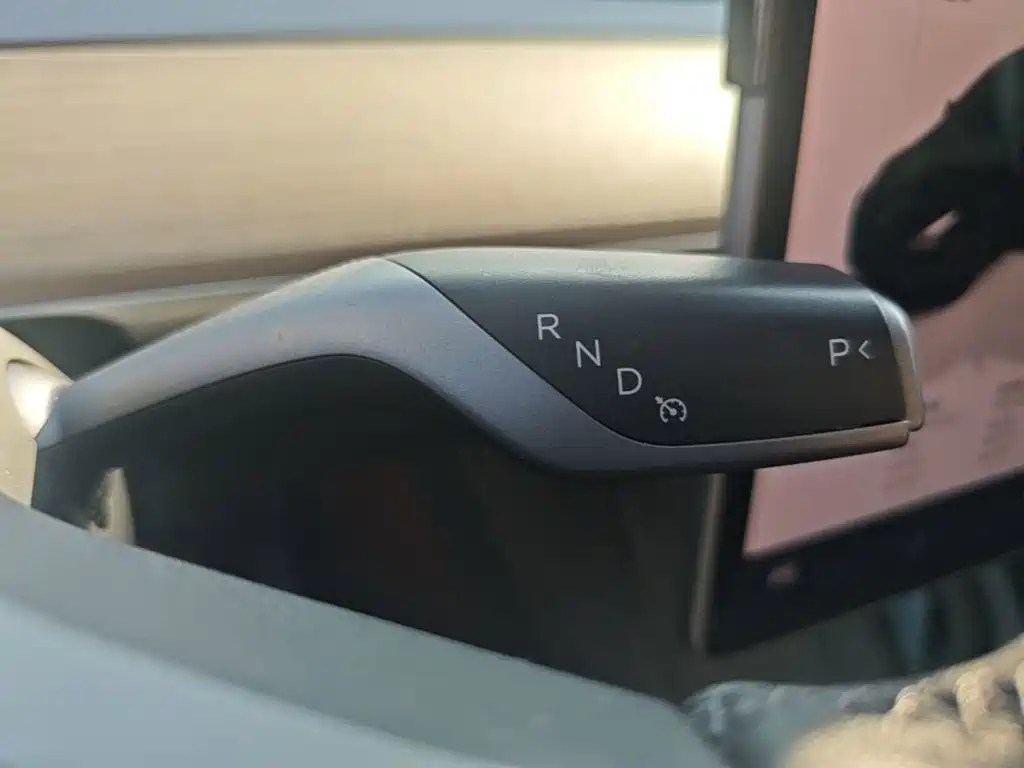 Tesla Model Y — миниатюра 14